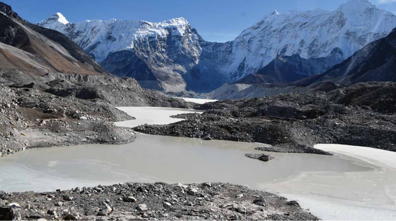 ग्लेसियर पग्लिएर बनेको इम्जा हिमताल । तस्बिर : इसिमोड ।